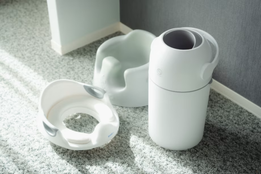 お子様用グッズ（おむつ用ゴミ箱、補助便座、バンボ、ステップ）