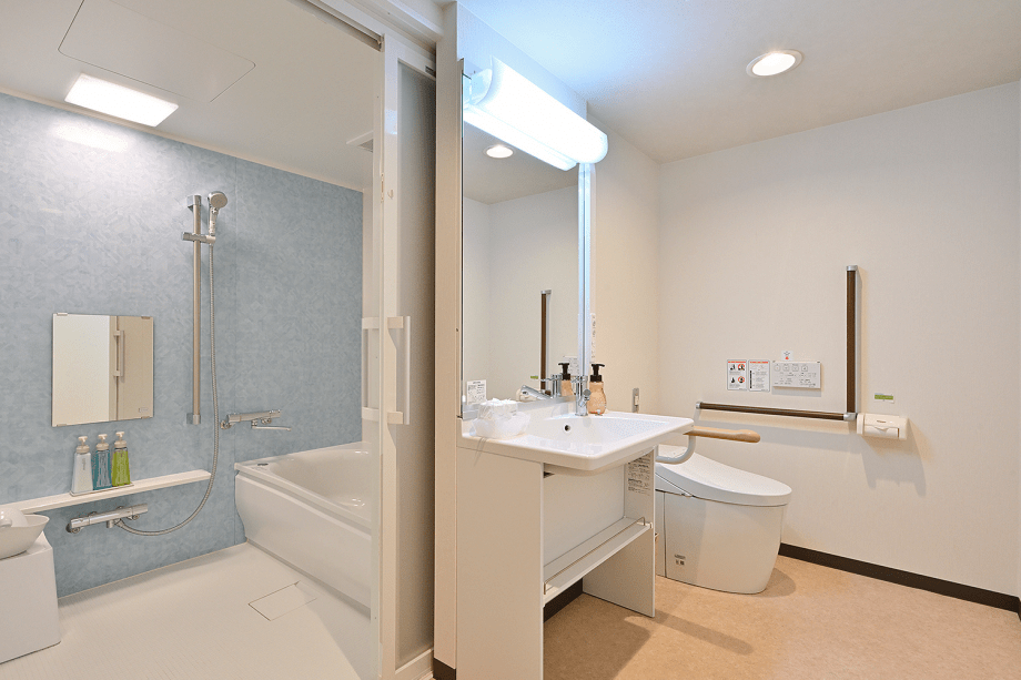 Miyajima Coral Hotel Annex Twin Bedroom Ocean Side a wheelchair