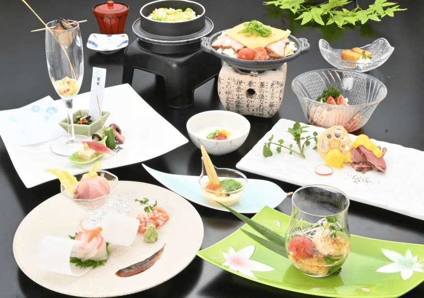 【人気NO.1☆コーラル会席】春夏秋冬の旬食材を使った料理長こだわりの会席を満喫！＜2食付＞