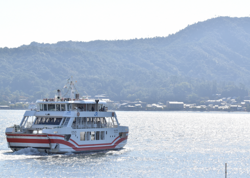 宮島行きフェリーターミナルまで徒歩３０秒です。