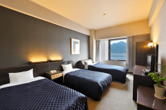 【新館ツインルーム】ソファーベットを使って３名様でもご利用いただけます。