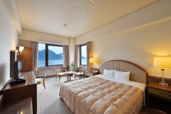 【ダブルルーム】瀬戸内海を臨む景色が楽しめるお部屋です。