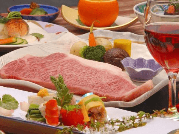 Low bed type with bathroom (only for 2 adults)　Wagyu steak plan　Breakfast & dinner included