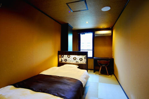 Single Japanese-Style Room with Shared Bathroom