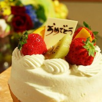 直径12㎝のホールケーキ：メッセージプレートのご用意が出来ます