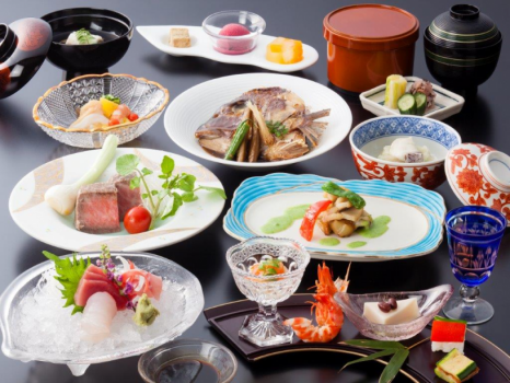 季節の会席料理：写真は夏のイメージです。仕入れ状況により内容が異なります。