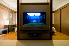 和室側とベッド側にそれぞれテレビをご用意しております。