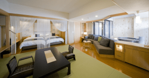 お部屋は306号室又は307号室です。お部屋の窓は開きません。こちらの写真は「306号室」です。