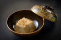 「焼き胡麻豆腐」自家製の手作り胡麻ソースがかかった、料理長自慢の一品です。