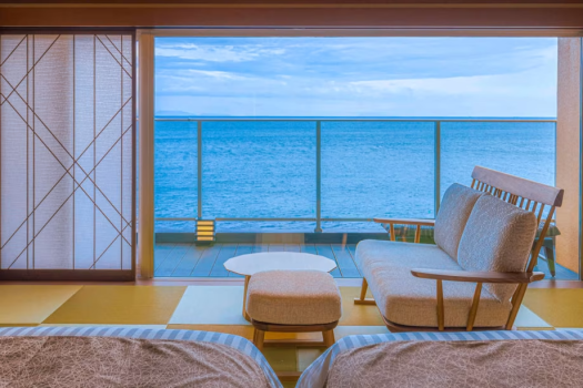 温泉掛流し露天風呂付絶景スイート『紬』