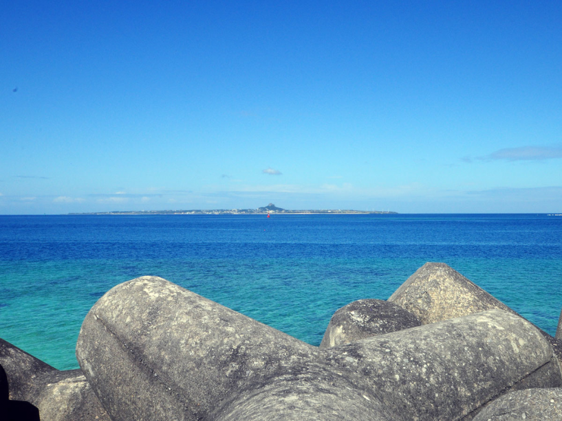【周辺】海の向こうに見えるのは伊江島です