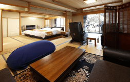 芭蕉庵：１０畳＋１０畳（ダブルベッド2台（シモンズマット））+１２畳　朝夕食ともにお部屋食