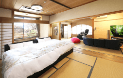 草庵：１０畳＋１０畳（ダブルベッド2台）+１２畳　朝夕食ともにお部屋食