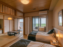 【太平洋ビュー◇ヒノキ露天風呂付和洋室】見晴らし抜群のテラスと露天風呂を備えた和洋室