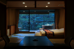 【栃の間】令和3年誕生！蔵をモチーフに大人の雰囲気が漂う露天風呂付和室