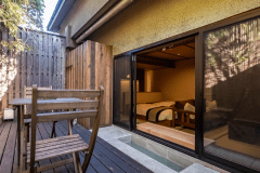 【Aタイプ：初音】外の空気に触れながら足湯につかる贅沢な時間。