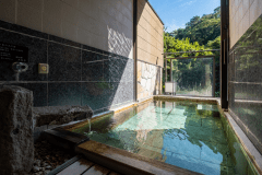【Cタイプ：紫陽花】内風呂の浴槽からそのまま外の空気を感じる露天を愉しめます。