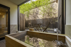 【C-2タイプ：みどり】時間を忘れて何度でも温泉に入り、ゆったりとお過ごしください。