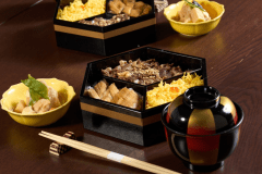 客室でお召し上がりいただく「三種折詰昼食」