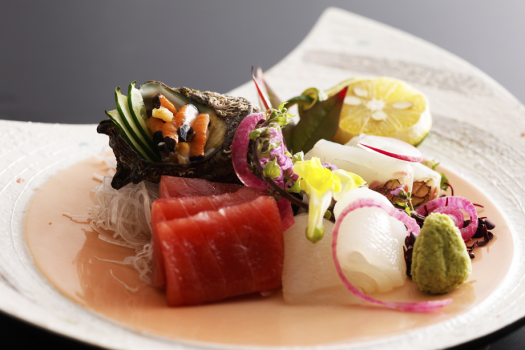 【お料理イメージ】日本海で獲れた新鮮な海の幸ほか、四季が生み出す美味をご提供いたします。