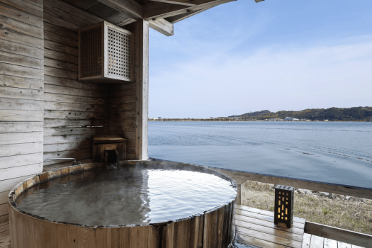 【貸切露天風呂‐金鱗】広がる美しい景色を、大切な人と一緒に。