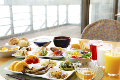 【돗토리의 풍요◇조식 포함】지역 식재료 가득한 뷔페! 호수와 별을 바라보는 절경 온천＜체크인 21시까지＞