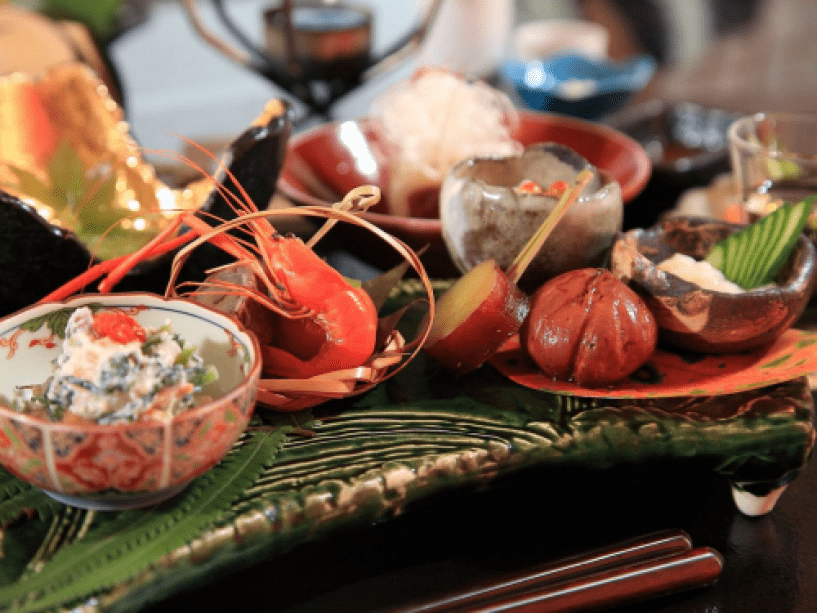 【夕食】日本独自の四季を愉しむという文化。当館でも日本文化を尊重したお料理を提供しております／例