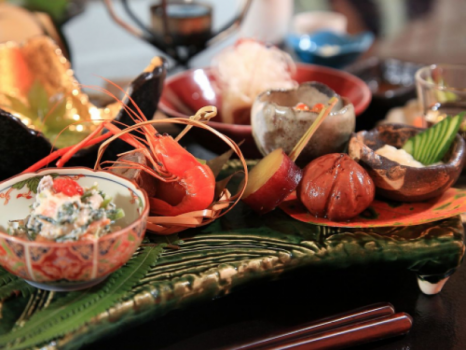 【夕食】日本独自の四季を愉しむという文化。当館でも日本文化を尊重したお料理を提供しております／例