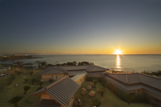 VILLA瑞鶴荘は最も海に近い客室であり、心地よい潮騒が室内に流れる。