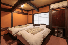 A room with 2 rooms and Irori