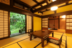A deluxe room with Irori