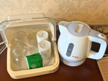 ◆客室 - お茶セット（お茶・ケトル・グラス）