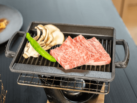 2025年11月12月《お献立の一例》強肴：和牛杓子鉄板焼き♪