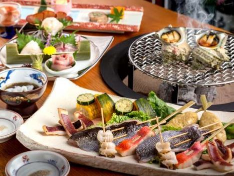 地元食材を炭火で焼いていただく～いろり会席