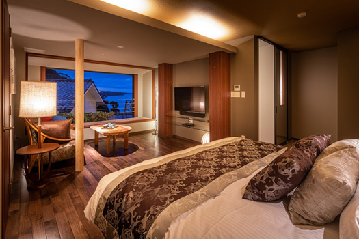 【客室一例】源泉かけ流し露天風呂付ベッドルーム／301号室