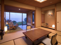 【客室一例】ヒノキの露天風呂付き客室 (和室10畳+広縁)／203号室