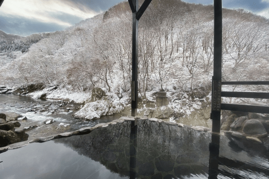 【体験型】スノーシューで巡る冬の湯瀬渓谷（ガイド・スノーシューレンタル料込）～1泊2食付～