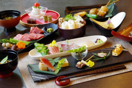 【和食膳確約】季節のオリジナル和食膳と源泉かけ流しを満喫　～1泊2食付～