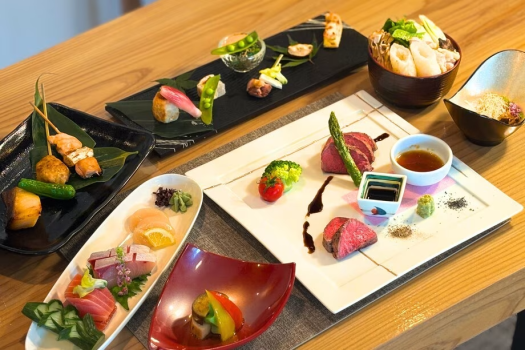 【夕食と朝食をプライベート空間へお届け】客室または個室で、お客様だけの空間でゆったりと食事を楽しむ