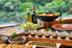 新鮮食材を使用した創作郷土料理ビュッフェ