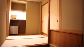 【和室】10畳　セパレートバス・トイレ付