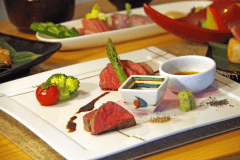 【夕食と朝食をプライベート空間へお届け】客室または個室で、お客様だけの空間でゆったりと食事を楽しむ