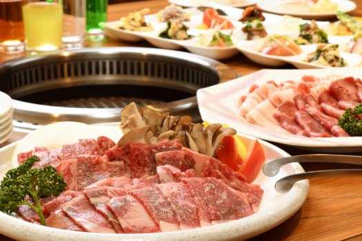 専用のお部屋で網焼き炙り会席をお楽しみください！もちろんビュッフェもお召し上がりいただけます！