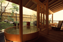 ◆露天風呂付客室
露天風呂は「ひのき樽風呂」