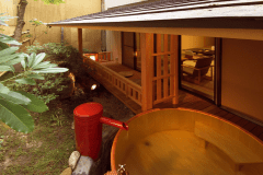 ◆露天風呂付客室
庭園を眺めながら思う存分温泉三昧