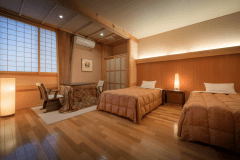 ◆ツイン バリアフリールーム
車椅子や段差が苦手な方が、移動を楽に行えるバリアフリーのお部屋。 使い勝手の良いトイレや洗面台でもあり、ゆったりご利用いただけます。