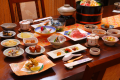 ◆お手前料理一例
お席には、鍋・煮物・蒸し物・お造りなどのお手前料理をご用意