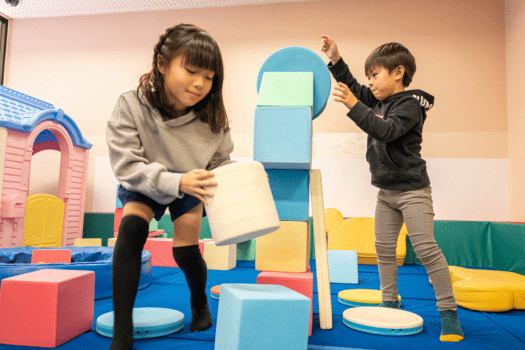 本館1階のキッズスペース。お子様の遊び場に最適です