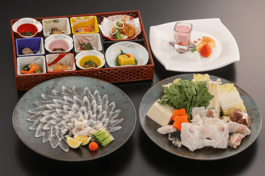 夕食はふくフルコースコースを「料亭 月待ち」またはお部屋でお楽しみください