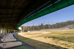 30打席、奥行き230ヤードの爽快な練習場。